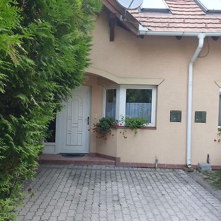 Revesz Apartment Mosonmagyarovar Exterior photo